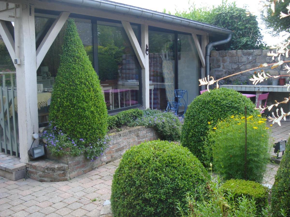 Отель Au P'Tit Jardin Saint-Sylvestre-de-Cormeilles Экстерьер фото